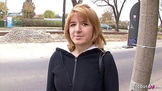 Застенчивая студентка-девственница заплатила за секс старику после колледжа - порно видео