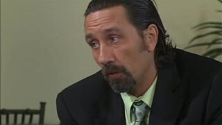 Моника Сладкая трахает большой член своего коллеги на столе в зале заседаний - порно видео