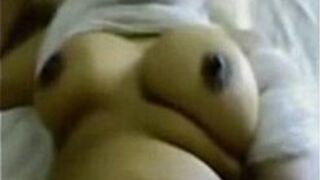 Обнаженное шоу молодой замужней девушки в Бангалоре - порно видео