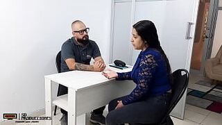 Достижение хорошей сделки с директором школы моей падчерицы - порно видео