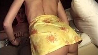 В бесплатном клубе вместо танцев иди соси и трахайся в задницу - порно видео